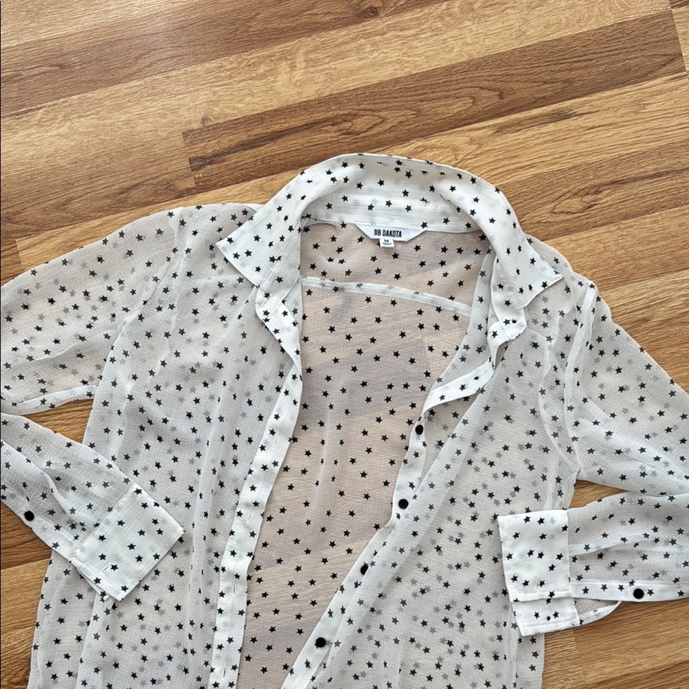 BB Dakota Sheer button down Blouse with Star Pattern medium like new - Picture 3 of 13
